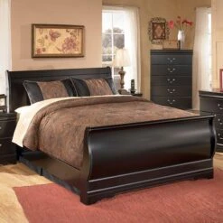 Huey Vineyard Sleigh Bedroom Set -Signature Design by Ashley sig B128 A queen sleigh bed 1